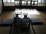 客室のテーブル